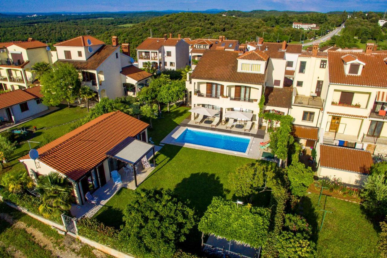 Premium Central Apartments Vrsar Buitenkant foto